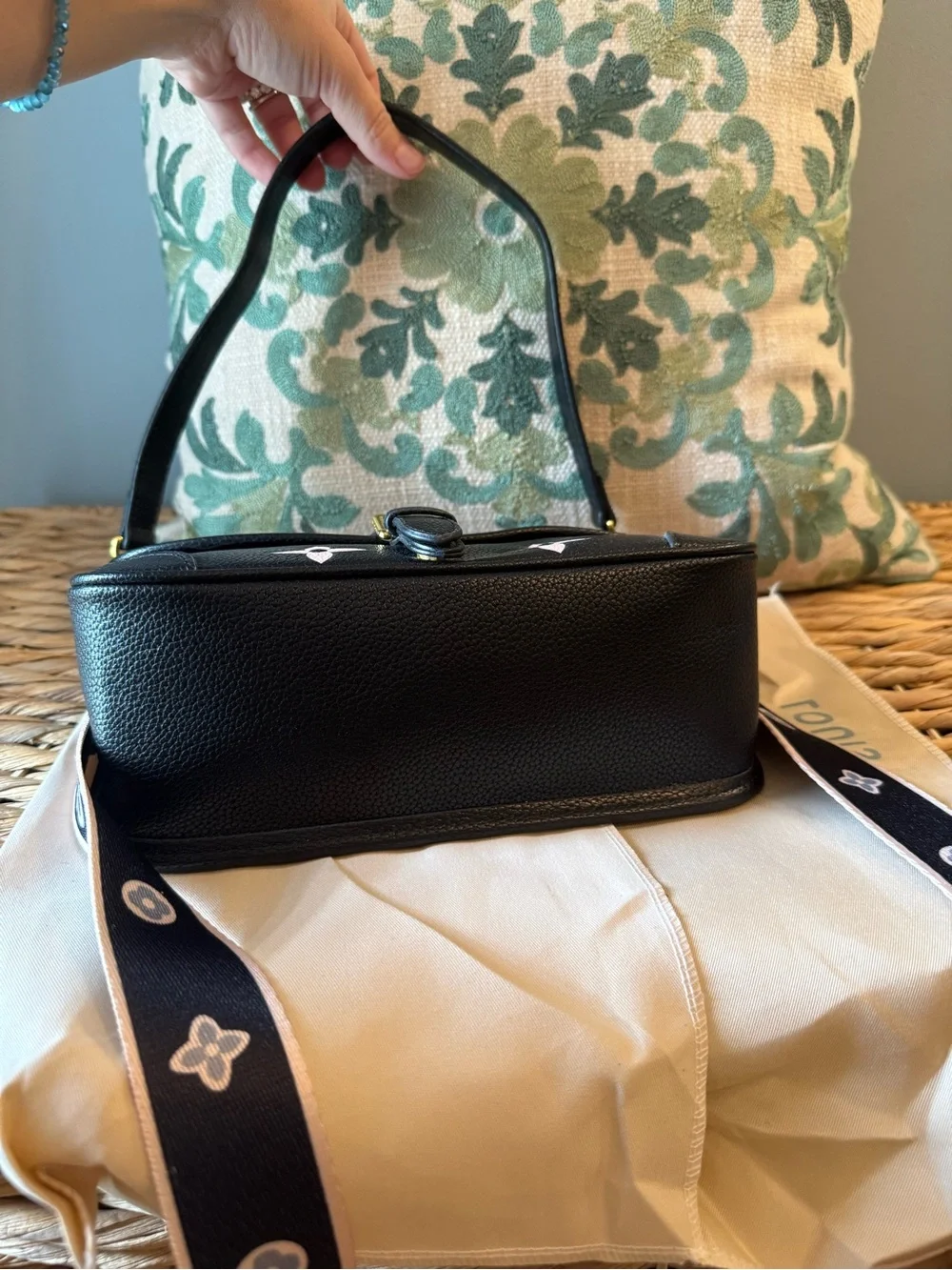 🖤 🩷 Black & Pink Crossbody Bag- see description